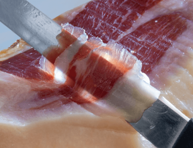 ¿Qué distingue a un jamón serrano natural de uno con conservantes?